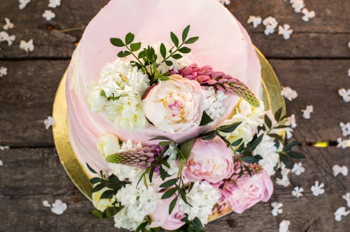 Watercolor wedding cake: la torta da matrimonio decorata a mano