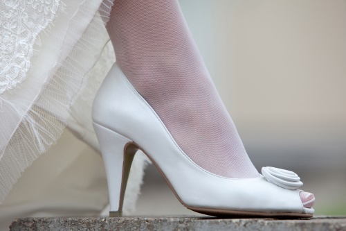 Calze da sposa si o no? Indispensabili sotto il vestito da sposa?